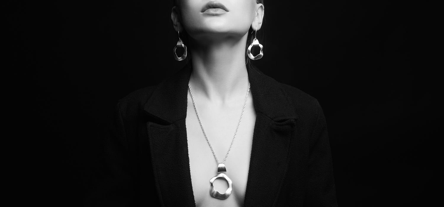 What Makes Jewelry Valuable? Gold or Art?